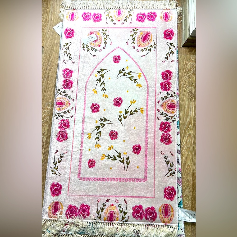 Pink flowers prayer mat for young girls, padded , non-slip, velvet texture 26x45
